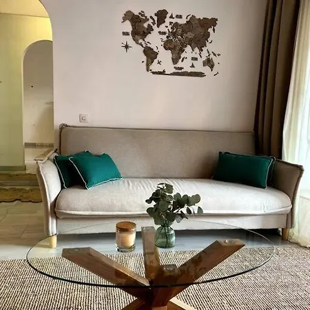 Alquiler Vacacional. Bajo Con Parrilla Y Piscina, Cerca De La Playa Y Puerto Banus Apartamento