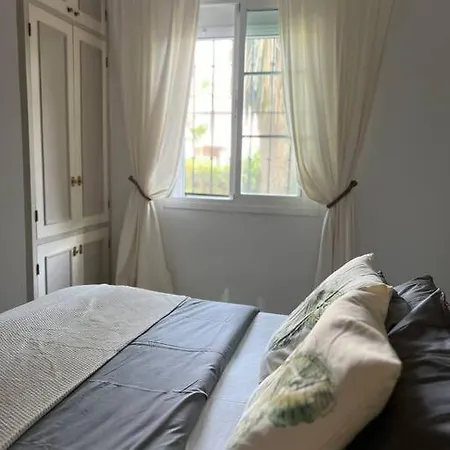 Apartamento Alquiler Vacacional. Bajo Con Parrilla Y Piscina, Cerca De La Playa Y Puerto Banus Estepona