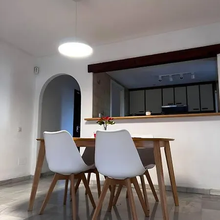 Apartment Alquiler Vacacional. Bajo Con Parrilla Y Piscina, Cerca De La Playa Y Puerto Banus *