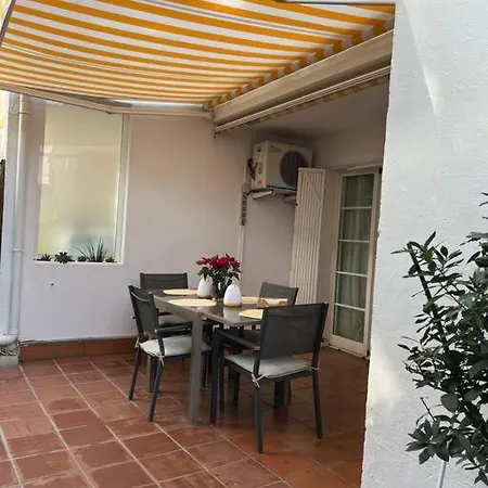Alquiler Vacacional. Bajo Con Parrilla Y Piscina, Cerca De La Playa Y Puerto Banus * Estepona