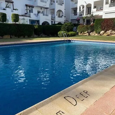 Alquiler Vacacional. Bajo Con Parrilla Y Piscina, Cerca De La Playa Y Puerto Banus Apartamento Estepona