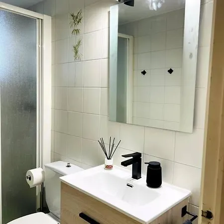 Apartamento Alquiler Vacacional. Bajo Con Parrilla Y Piscina, Cerca De La Playa Y Puerto Banus Estepona