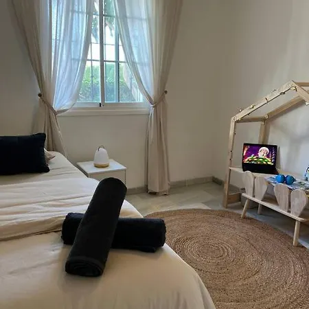 Alquiler Vacacional. Bajo Con Parrilla Y Piscina, Cerca De La Playa Y Puerto Banus Estepona