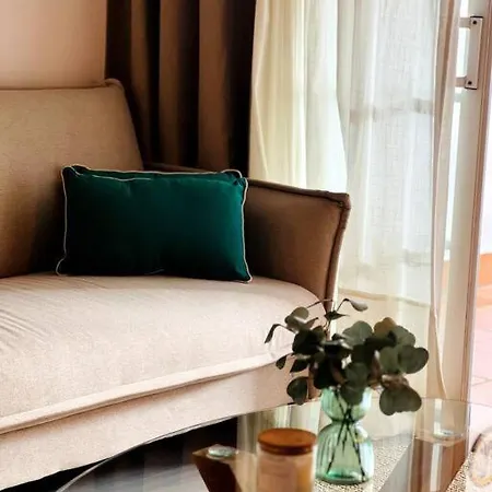 Apartamento Alquiler Vacacional. Bajo Con Parrilla Y Piscina, Cerca De La Playa Y Puerto Banus Estepona