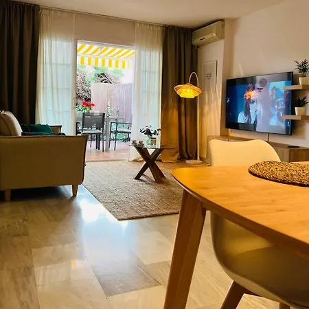 Alquiler Vacacional. Bajo Con Parrilla Y Piscina, Cerca De La Playa Y Puerto Banus * Estepona