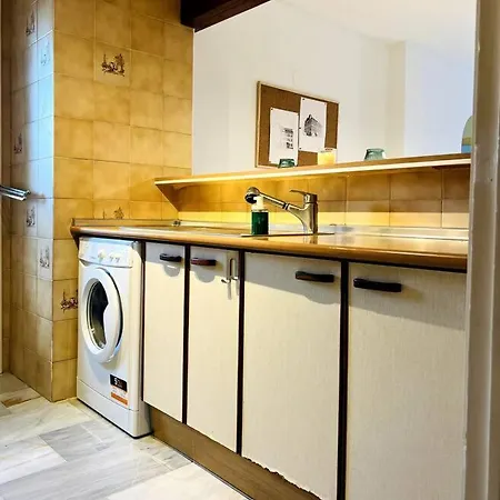 Apartamento Alquiler Vacacional. Bajo Con Parrilla Y Piscina, Cerca De La Playa Y Puerto Banus Estepona