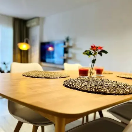 Apartamento Alquiler Vacacional. Bajo Con Parrilla Y Piscina, Cerca De La Playa Y Puerto Banus *