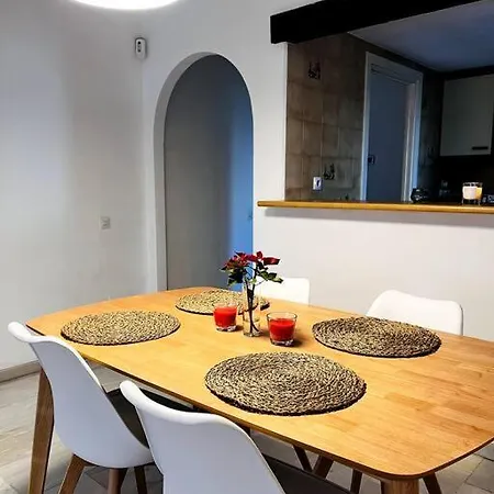 Alquiler Vacacional. Bajo Con Parrilla Y Piscina, Cerca De La Playa Y Puerto Banus Apartamento *