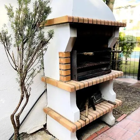 Alquiler Vacacional. Bajo Con Parrilla Y Piscina, Cerca De La Playa Y Puerto Banus * Estepona