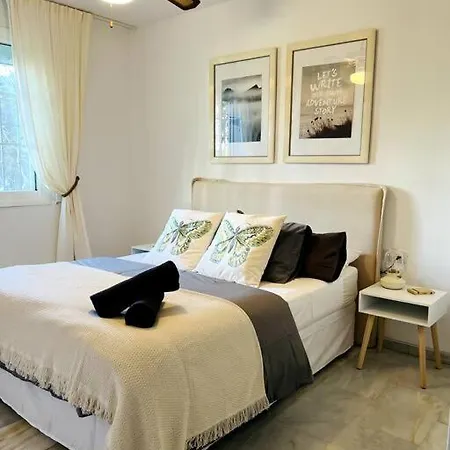 Alquiler Vacacional. Bajo Con Parrilla Y Piscina, Cerca De La Playa Y Puerto Banus *