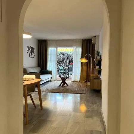 Alquiler Vacacional. Bajo Con Parrilla Y Piscina, Cerca De La Playa Y Puerto Banus