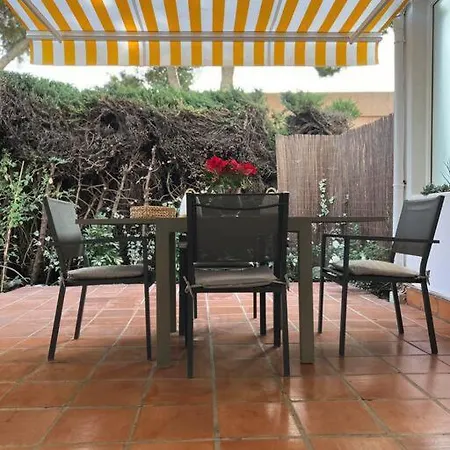 Alquiler Vacacional. Bajo Con Parrilla Y Piscina, Cerca De La Playa Y Puerto Banus Apartamento *