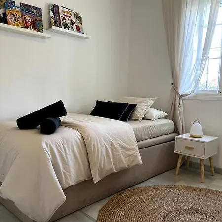 Alquiler Vacacional. Bajo Con Parrilla Y Piscina, Cerca De La Playa Y Puerto Banus Apartamento *