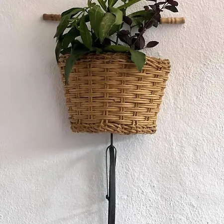 Alquiler Vacacional. Bajo Con Parrilla Y Piscina, Cerca De La Playa Y Puerto Banus Apartamento